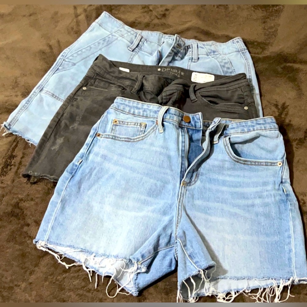 ❗️SOLD❗️Bundle of denim shorts, size 10